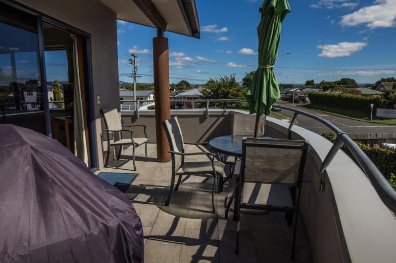 Boatshed Motel Apartments Маунт-Маунгануй Екстер'єр фото