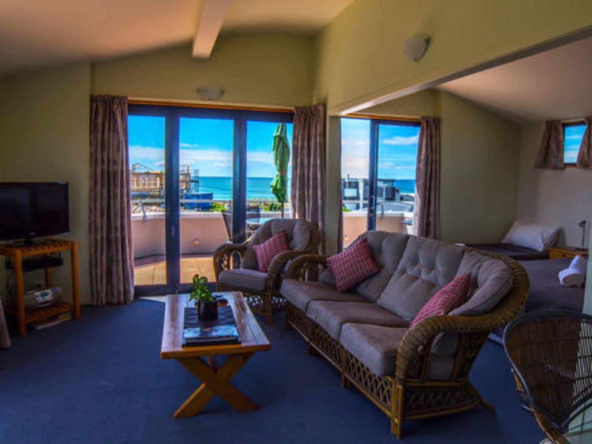Boatshed Motel Apartments Маунт-Маунгануй Екстер'єр фото