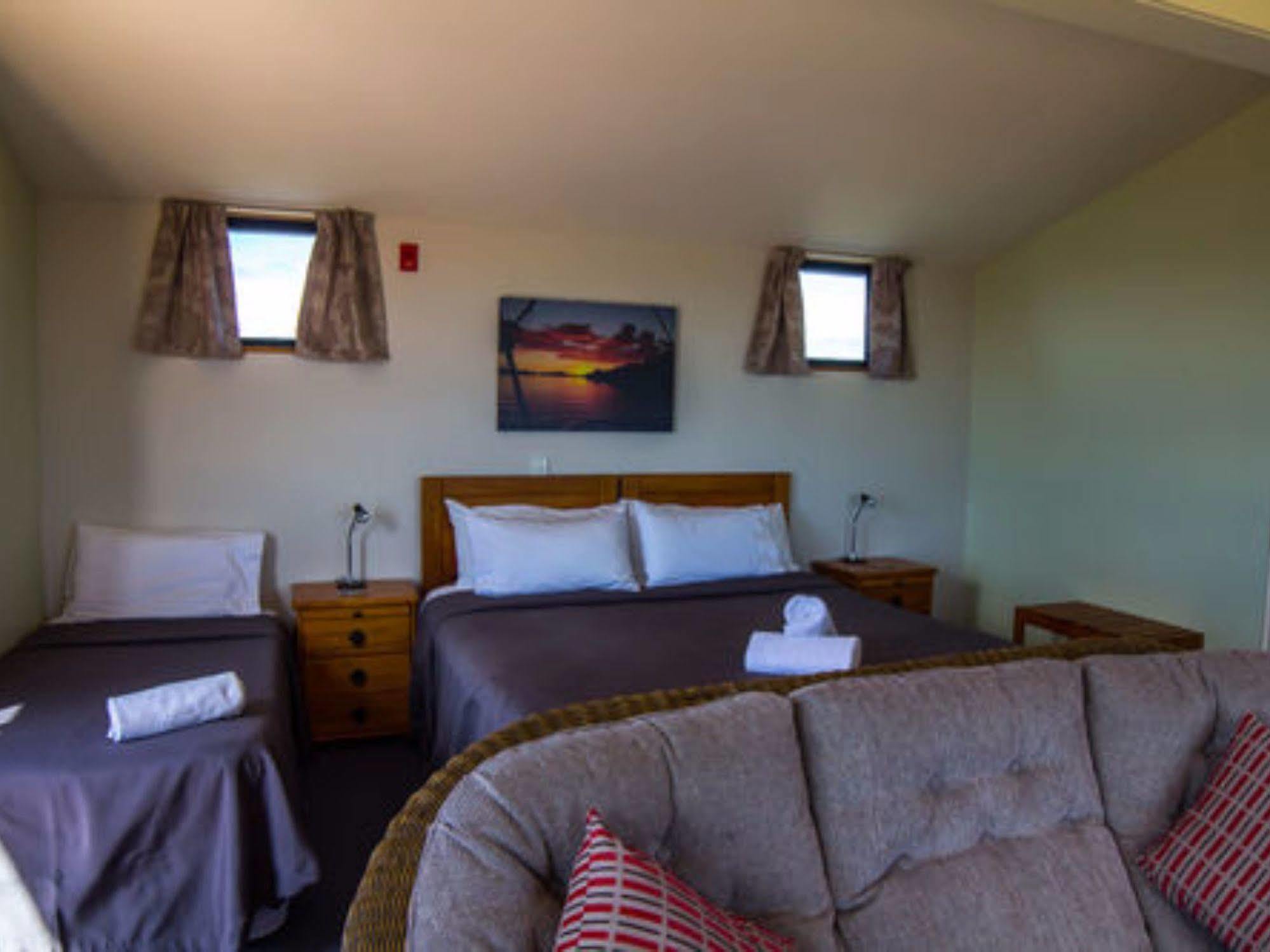 Boatshed Motel Apartments Маунт-Маунгануй Екстер'єр фото