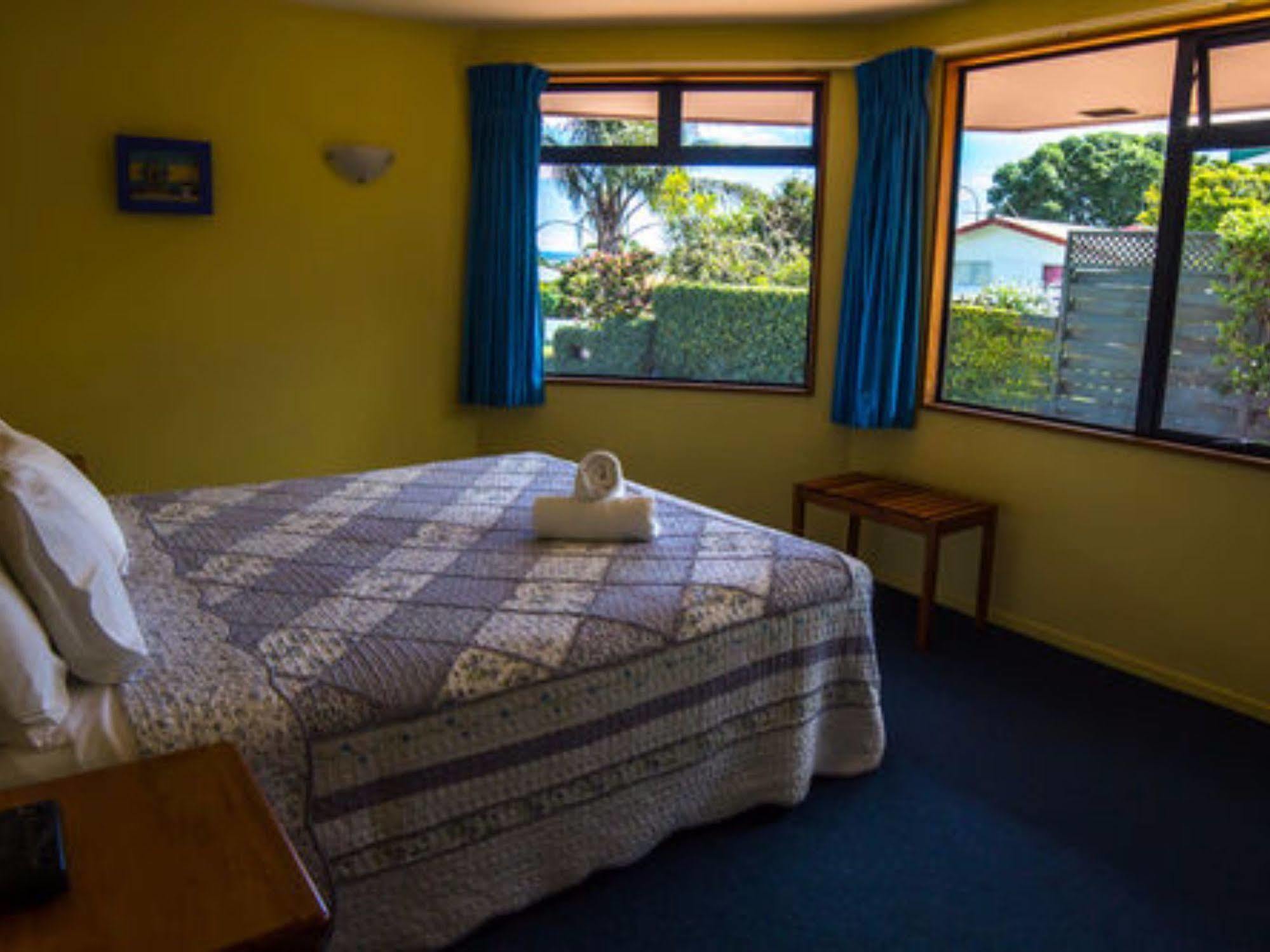 Boatshed Motel Apartments Маунт-Маунгануй Екстер'єр фото